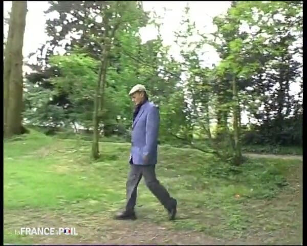 Rue Chaude: Un nonno porco si trova un bravo succhiatore!