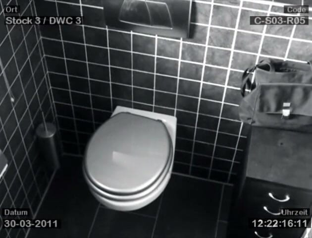 Seraphina Flame: Kamera auf toilette