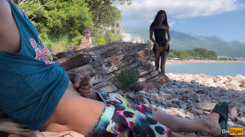 Dis Diger: Une bite s’exhibe sur la plage - une fille a vu...