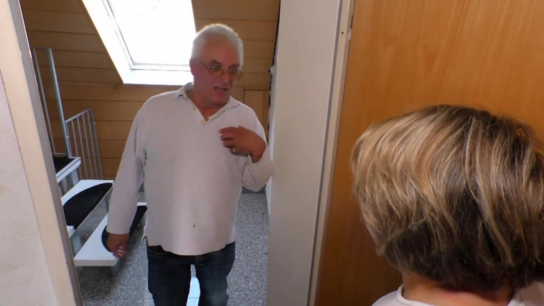 Deutschland porn: Yaşlı domuz sarışın orta yaşlı seksi kadını seviyor!