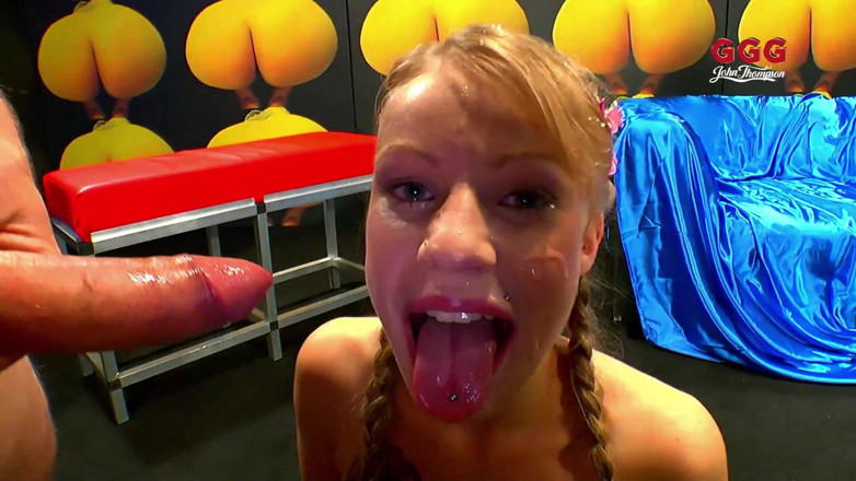 Erotic Planet Studio: Loira puta ggg engole cargas maciças - bukkake intenso