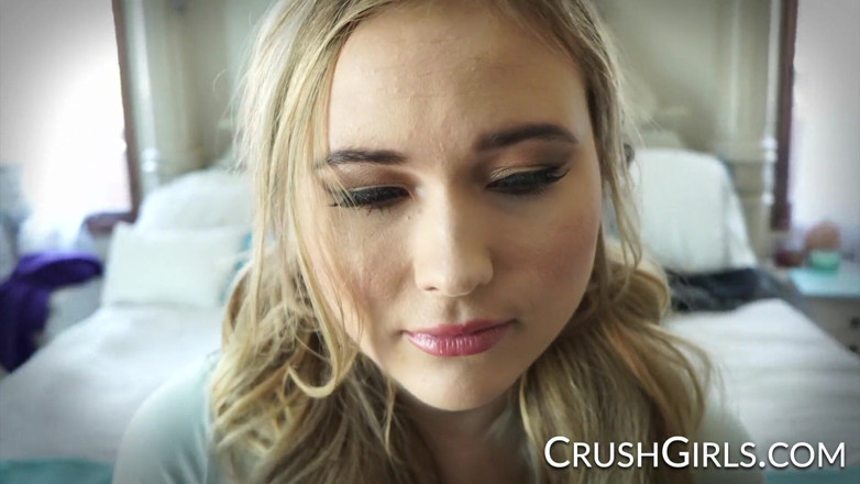 Crush Girls: Schiacciare ragazze - Alyssa Cole viene punita per aver preso la...
