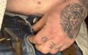 Tatted dude: Strip-tease avec tatouages