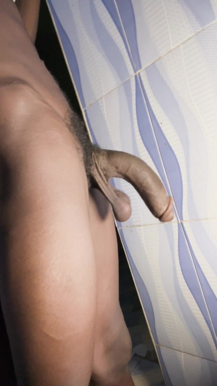 Hunk bashi: Obří 12 palců pták s ranní chcaní
