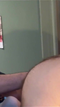 Scruffy pěsti nevlastního medvěda