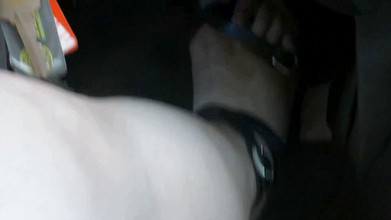 BBW nurse Vicki adventures with friends: जब मैं गैस को धक्का देती हूं और पैडल तोड़ती हूं तो मेरे सैंडल वाले पैरों के क्लोज अप को पुनर्जीवित करना!