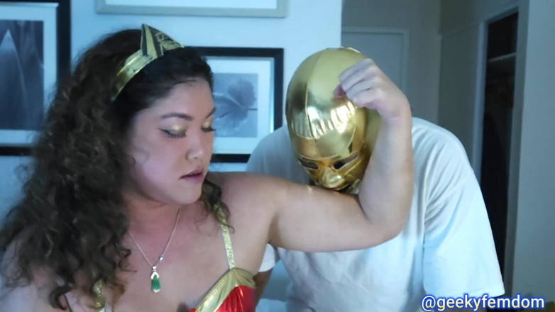 Geeky Femdom: Adoration de wonder woman