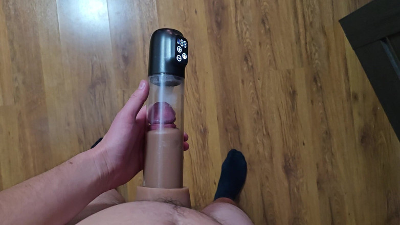 Fap_man93: Jen chvíli po intenzivním orgasmu byla penisová vakuová pumpa plná...