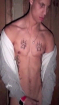 Toto je Jessy Dog, bisexuální latino twink, velmi sexy - 2 scény z 1