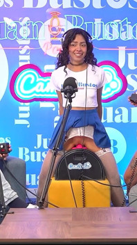 Lesbico Duo em Ação Cavalgando a Máquina de Foder até o Orgasmo no Podcast Juan Bustos