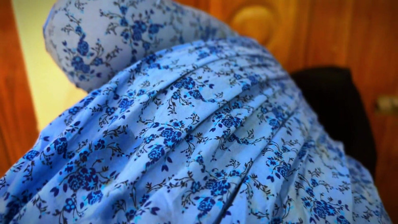 Aria Mia: Cur mare și servitoare sexy cu pizdă strâmtă