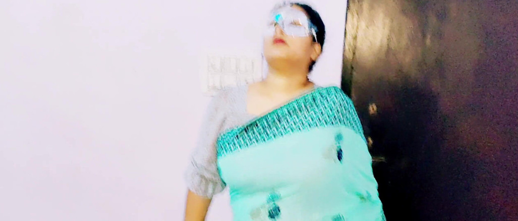 Xpriya sex: La sexy priya Bhabhi ha fatto un pompino in verde...