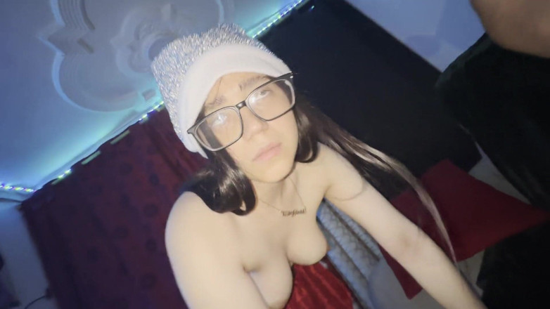 Crisanto999: Рождество с моим сводным братом, она обожает быть покрытой спермой