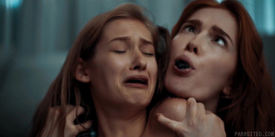 Parasited: Geparasietd - Jia Lissa neukt de hersenen uit haar gamevriendin Tiffany...