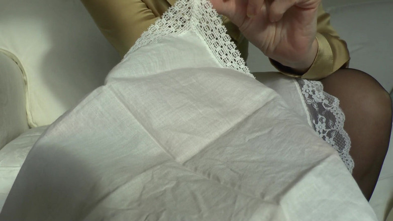 Lady Victoria Valente: 射精訓練:白いレースのハンカチに水を吹く、レディ・ヴィクトリア・ヴァレンテ