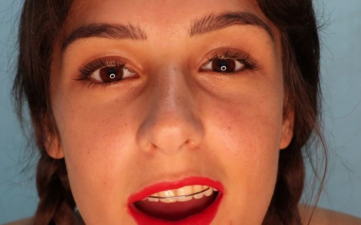 Julia Goddess studio: Tentando uma punheta na cara
