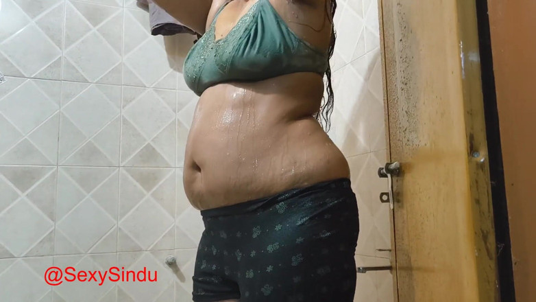 Sexy sindu: Індійська аматорська красуня в гарячому душі