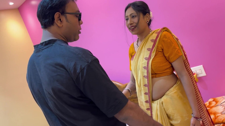 BIREA: Un oncle desi baise beaucoup la chatte de la bhabhi...