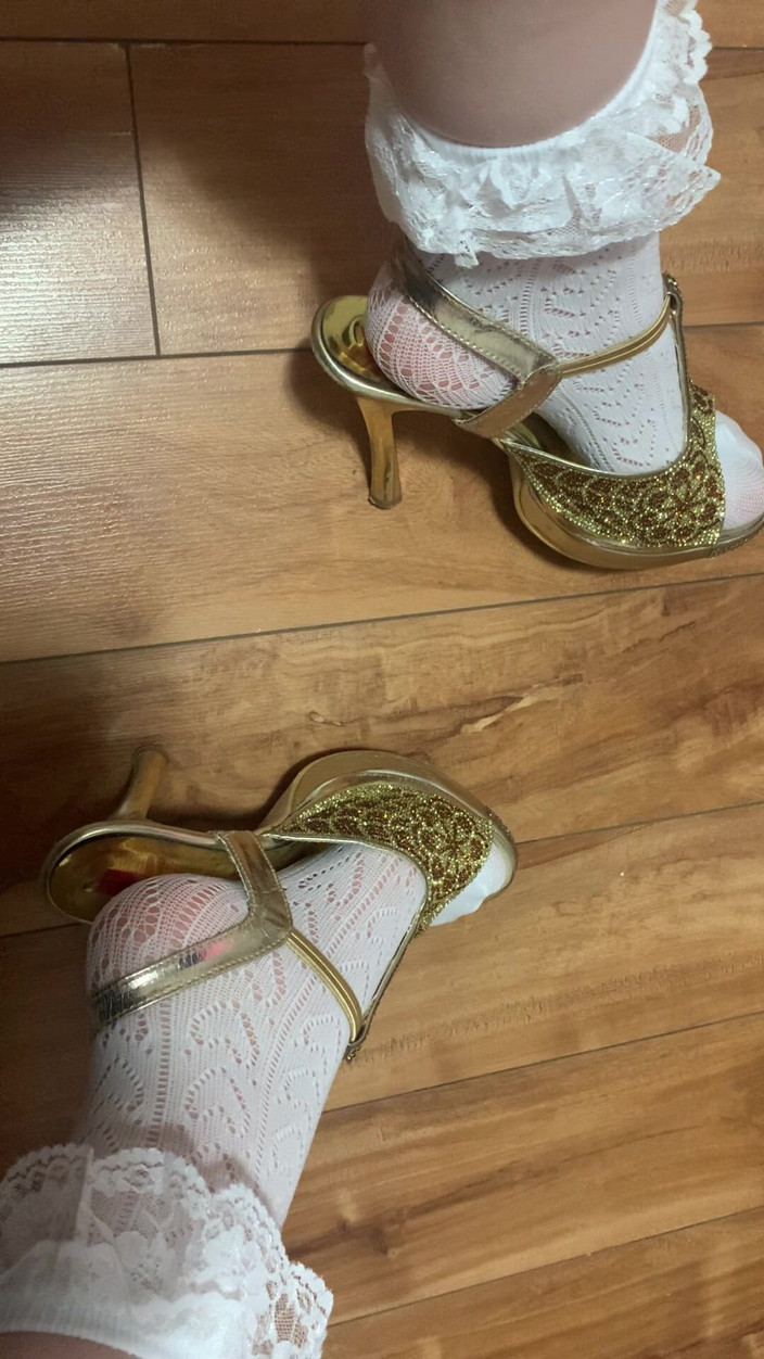 EmoDream1998: Chaussettes en dentelle en talons
