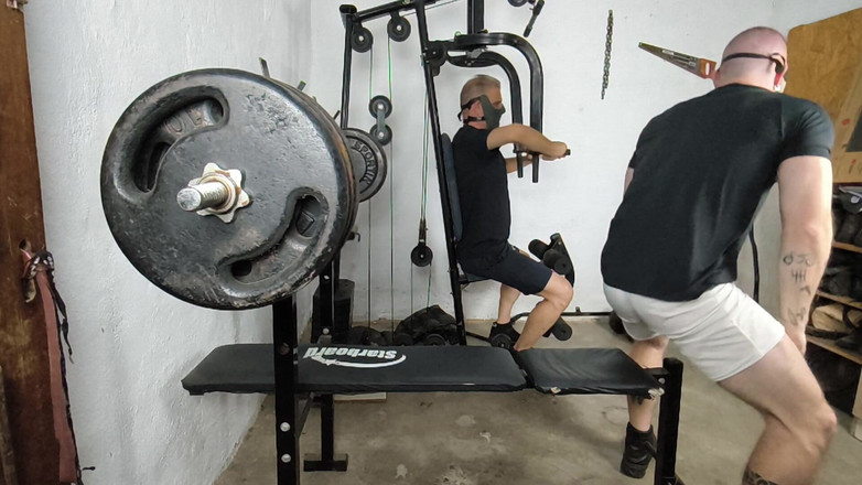 carmonaoficial: Largados E Pelados Na Academia Em Pleno Hallowen