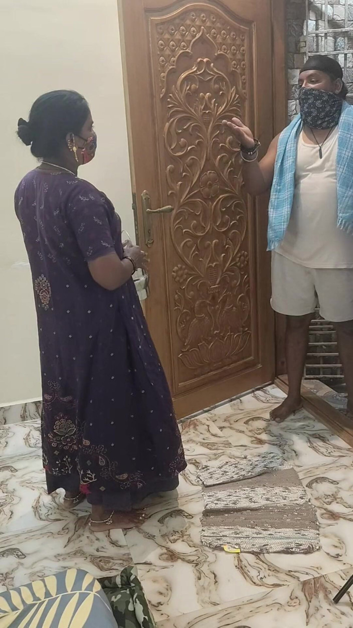 Thesana: 牛奶男,女仆和主人