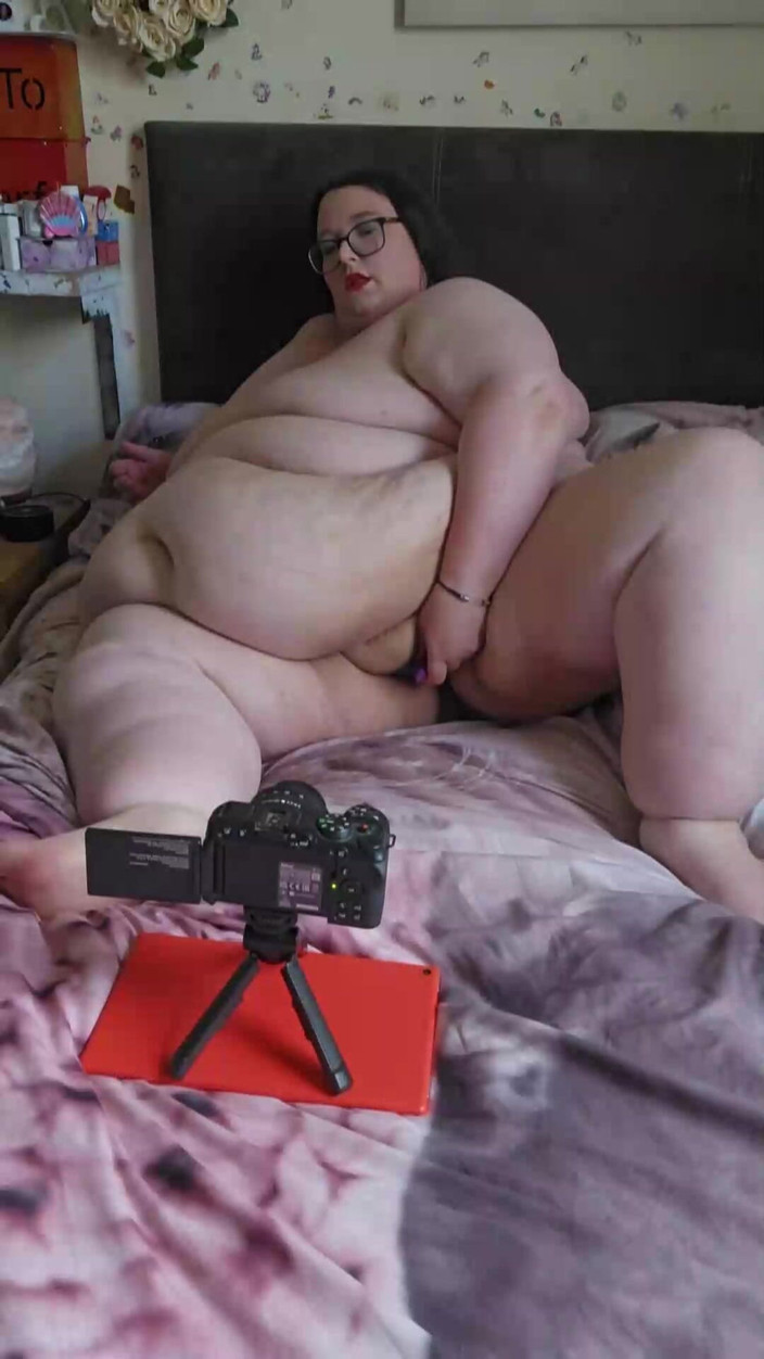 SSBBWLadyBrads: SSBBW hrátky s kundičkou a orgasmus část 1