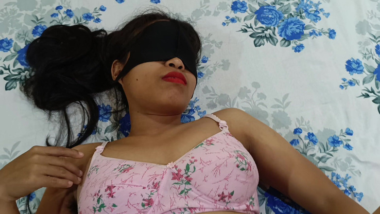 Sexuda: Hintli üniversiteli kız erkek arkadaşı tarafından domaltılarak sert ve sert seks...