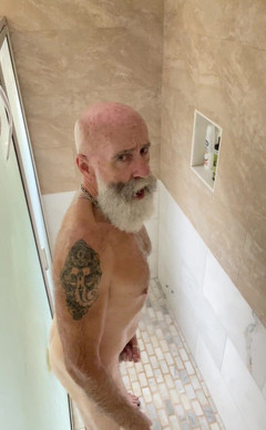 feedmedick: Dov'è un top eccitato quando ne hai bisogno?!