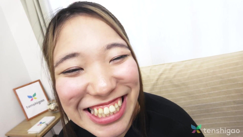 Tenshigao: 성인 비디오 스타로 첫 포르노 촬영을 위해 방문한 Alice Tukishima