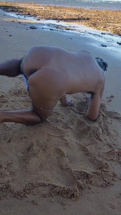 Ladysilvas: Ladysilva обнаженная показывает свою горячую задницу на пляже