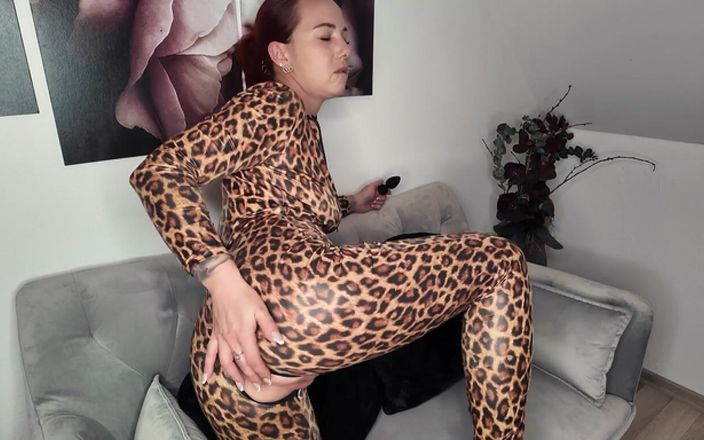 Nina Devil: Xl phích cắm rung lỗ hậu - và tôi hoàn toàn...