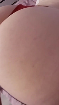 Nemám na výběr, teď musím šukat velký zadek své nevlastní mámy, její dokonalé tělo mě tak vzrušuje!