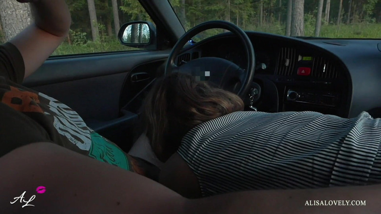 Alisa Lovely: Hermosa nena de culo atrapada en taxi mientras folla y...