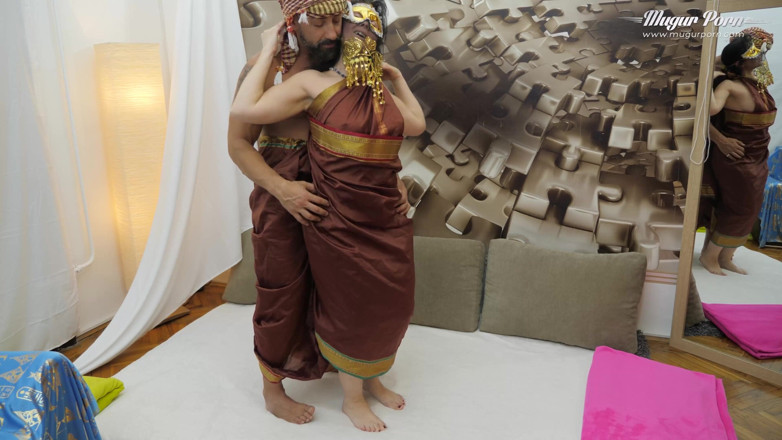 Mugur's World: Chlupatá zralá dáma Sissy chce sát a šukat s oblečením na