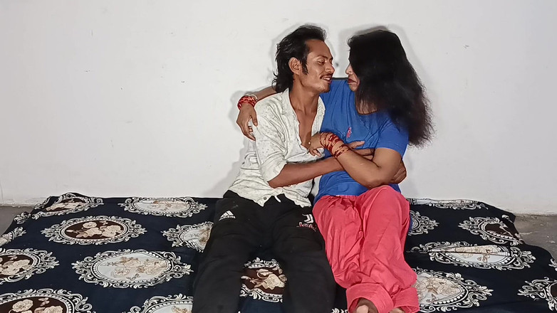 Desi Bhabhi Neha: Indische MILF mit perfektem rundem arsch und möpsen gibt blowjob...