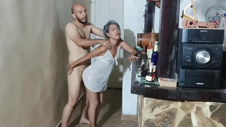 Swingersamateur40: 回忆你曾经在家操我的时候，继兄弟！多么令人高兴！