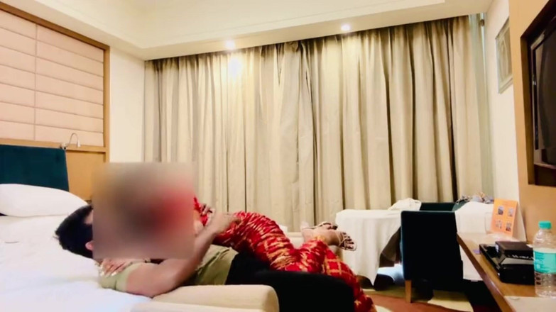 Nisha bhabhi ki chudai: Nach der hochzeit 1. mal fick im hotel mit freund