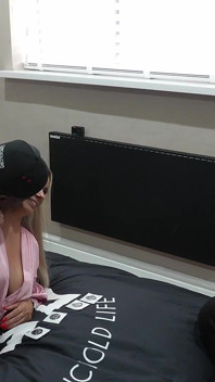 Cuckold - cuckchair 2. Detta heta par prövar sin första cuckolding bbc blacked och cummy kiss