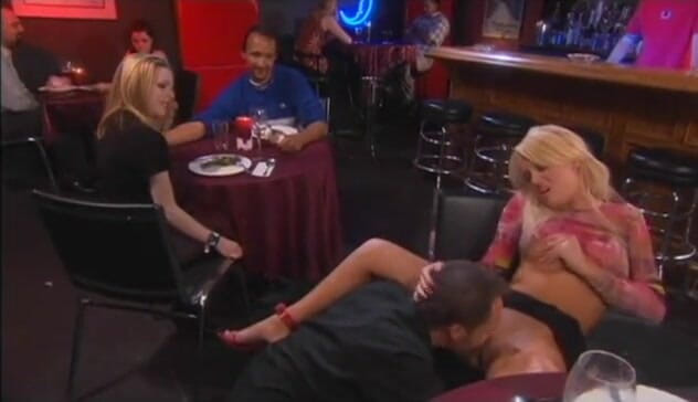 Porncentro: Awek blonde comel dikongkek pada najis bar