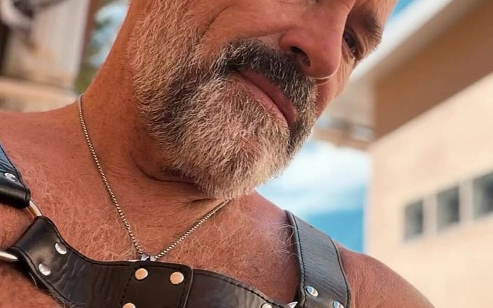 Daddybearvlc: Demasiado caliente para tiktok