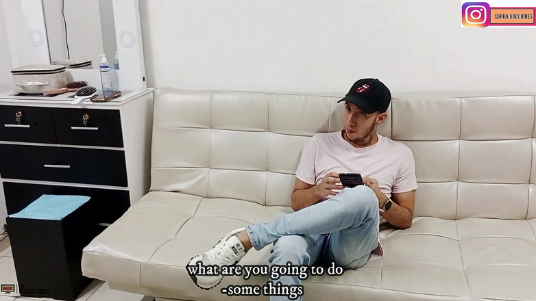 Vayolet: Трахаю мою сводную сестру в обмен на молчание - порно на испанском