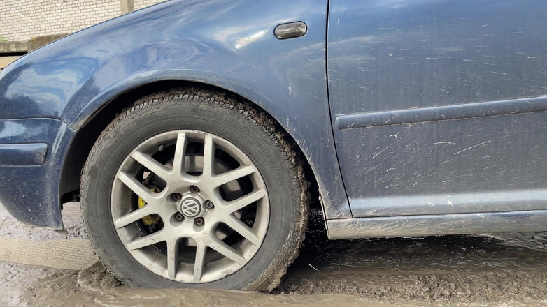 HotPrincessUA: Auto Im Schlamm Stecken: Verzweifelte Masturbation, Schlampiger Blowjob &amp; Öffentliche Gesichtsbesamung