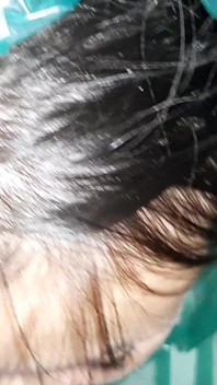 一个陌生人让我在谷仓里等下雨，作为感谢的标志，她让我达到高潮