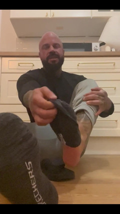 Jasons feet: Jag får dig att lukta min stinkande flip flops