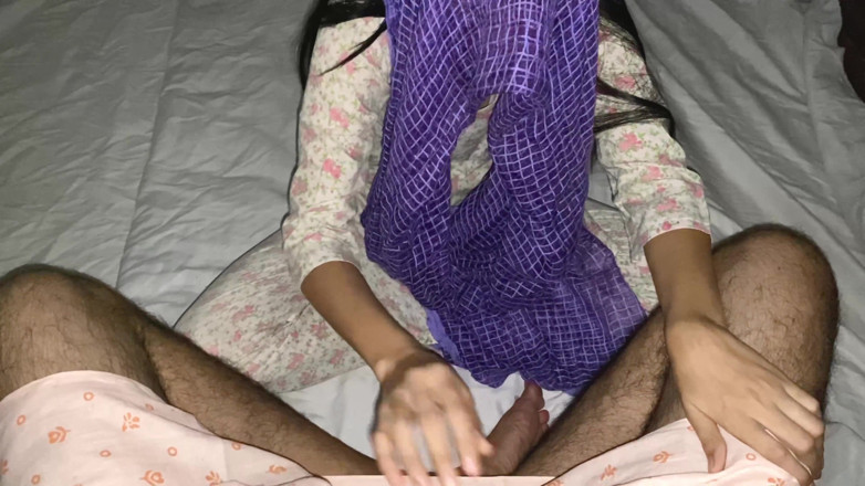 Desifilmy45: Madrastra punjabi se desnudó delante de un tanga baba para...