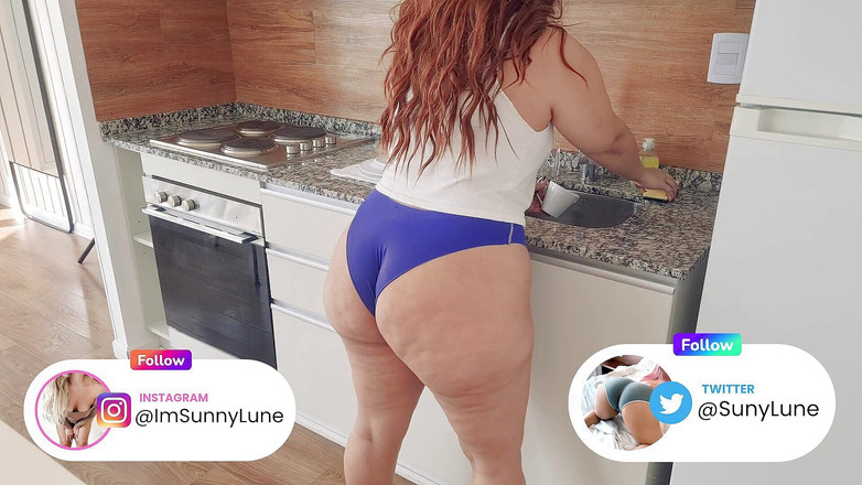 Suny Lune: Mangiando la mia matrigna grasso dopo aver spompinato in cucina