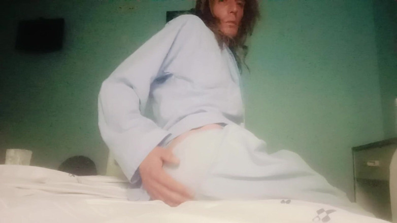 Culopeke: Kille på sjukhuset öppnar sin rumpa äter sperma