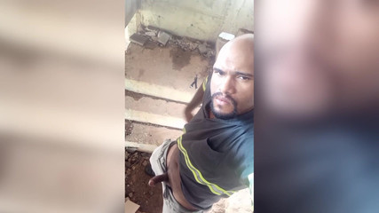 TheBlacKHunterr: Auf der Treppe des Gebäudes prallte ein