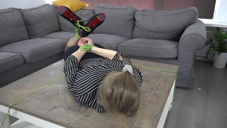 Restricting Ropes: Violet Haze - SG en bondage pt 3