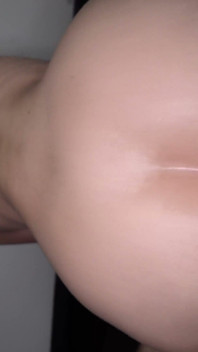 Cutie neukt voor creampie